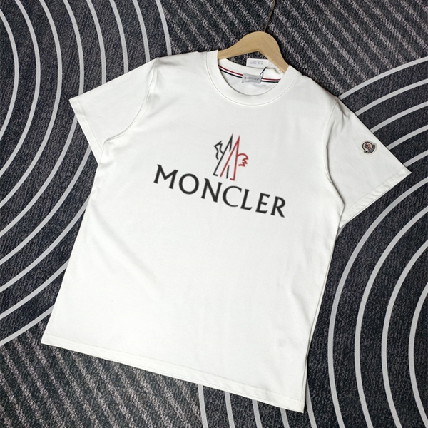 モンクレールTシャツ正面デザイン